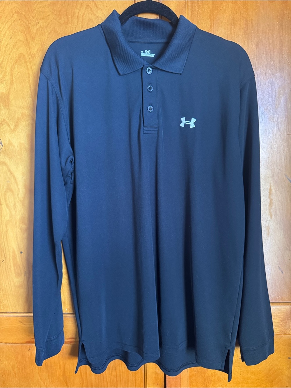Men’s black large long sleeve Under Armour polo shirt in outstanding condition